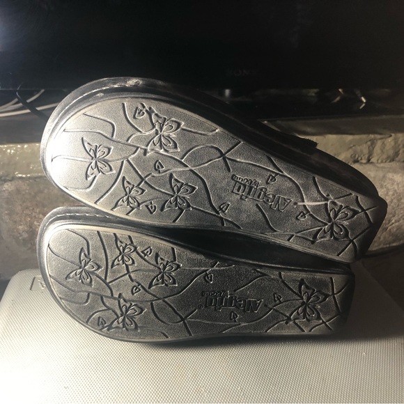 Alegria VIK-839 women's multi color embossed leather sandal Size 38/7.5US - Picture 14 of 14